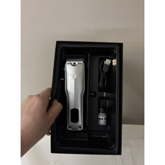 New Professional Cordless Dog Pet Hair Clippers  Grooming Kit Low Noise 8 Combs - Picture 15 of 16